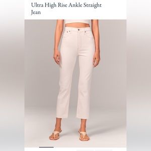 Like New!! Abercrombie and Fitch Ankle Straight Jeans in cream